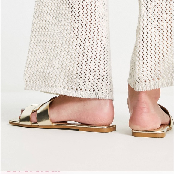 (#59) TRUFFLE COLLECTION Mule Slides - Picture 3 of 5